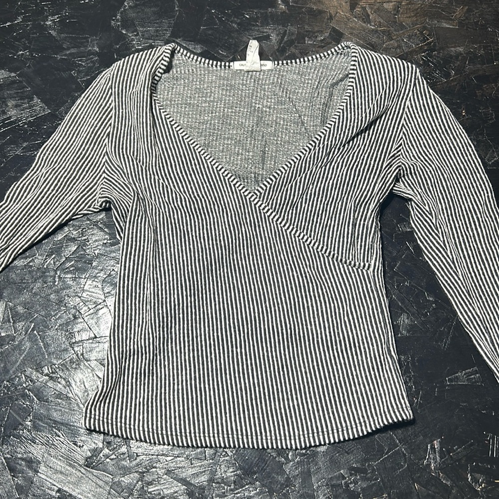 Long sleeve, black and white stripped crop top